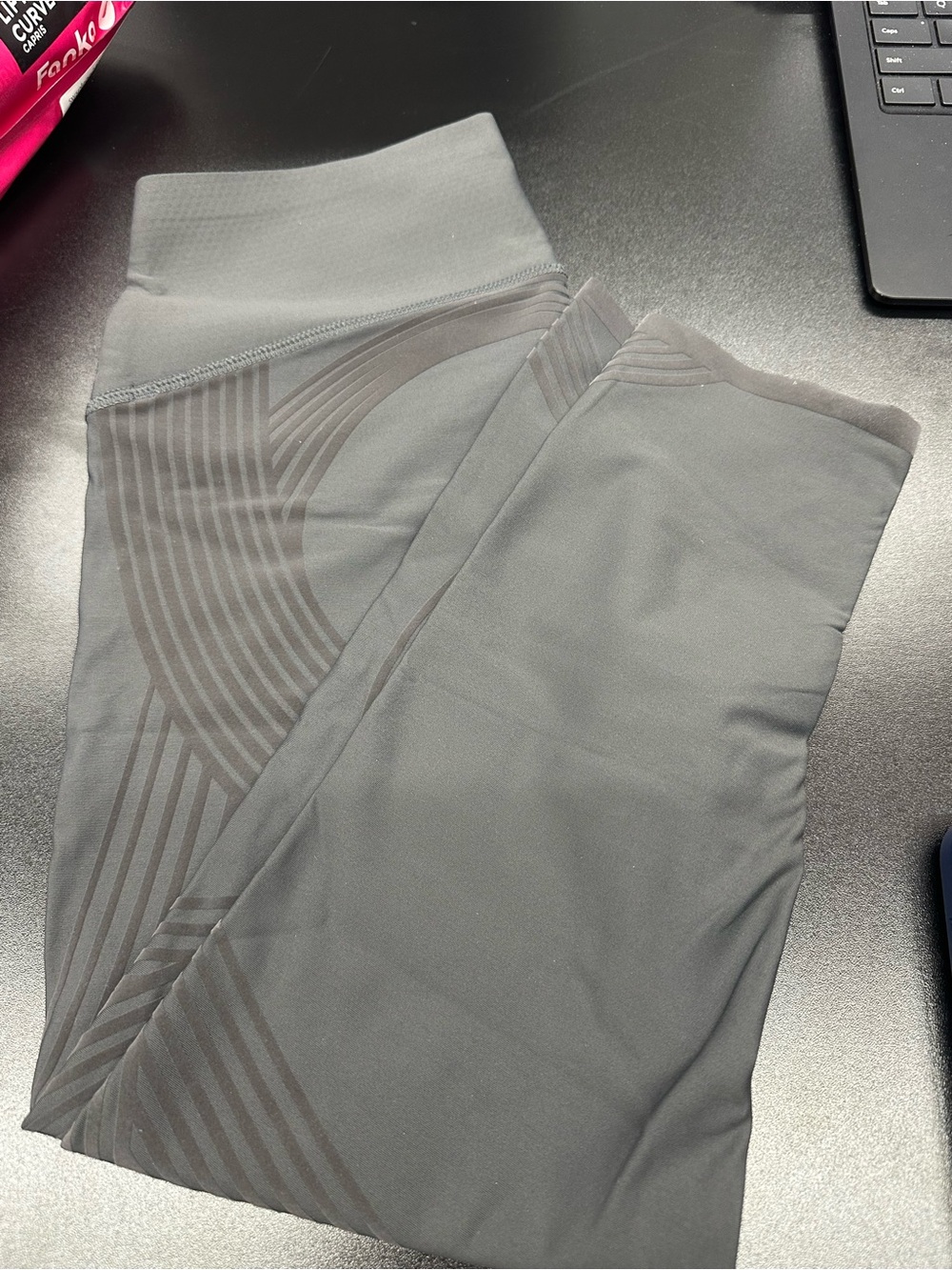 Fanka lift and curve capris